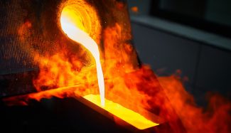 Pouring,Liquid,Gold,Into,Graphite,Casting,Form,From,Furnace